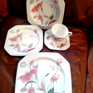 Mikasa 8 place setting